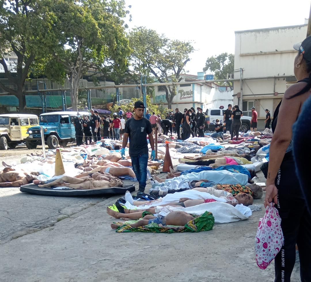 requenabello's tweet photo. 🇻🇪*Más de 400 muertos en el seguro de la guaira*🙏🏼🚨 https://t.co/Df3dWryIoC