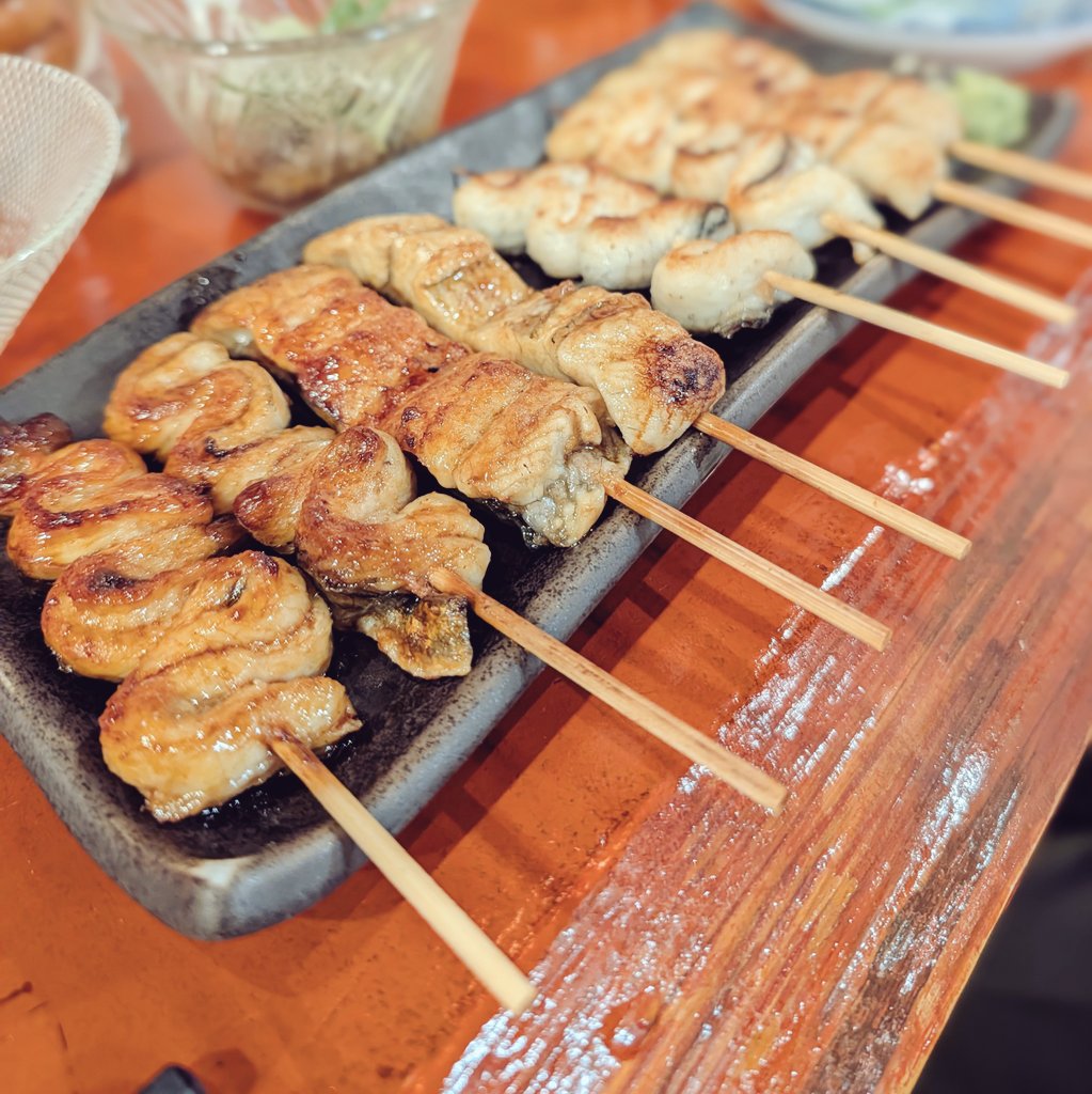uzitarata's tweet photo. 昨日の楽しくて美味しかった夜を反芻しながら働く！
サッカーに目もくれず働く！ https://t.co/B8u43Mo7Mz