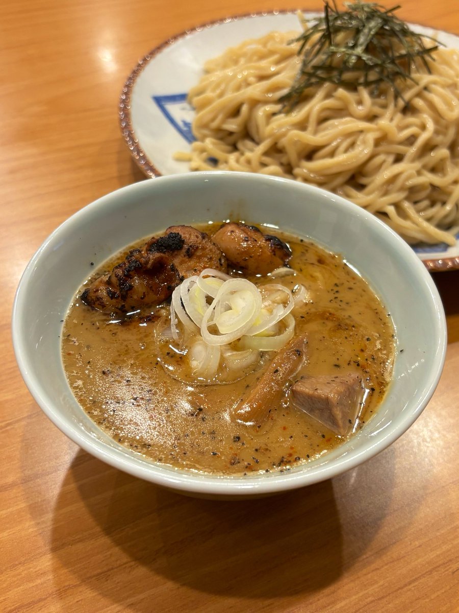 shinonomenoodle's tweet photo. おはようございます。
6/26(金)
⚠️11:30〜14:45(L.O)
     18:00〜20:00(L.O)

🍜塩、醤油らーめん各種
🍜油そば、辛撃の油そば(手揉み麺👌)

🍜鶏と豚のつけ麺
▶︎旨辛ホルモントッピングも！

🍚豚の生姜焼き丼
・スイカ🍉(現金)

明日はお休みです。
よろしくお願いします！ https://t.co/WvIaCRvg6x