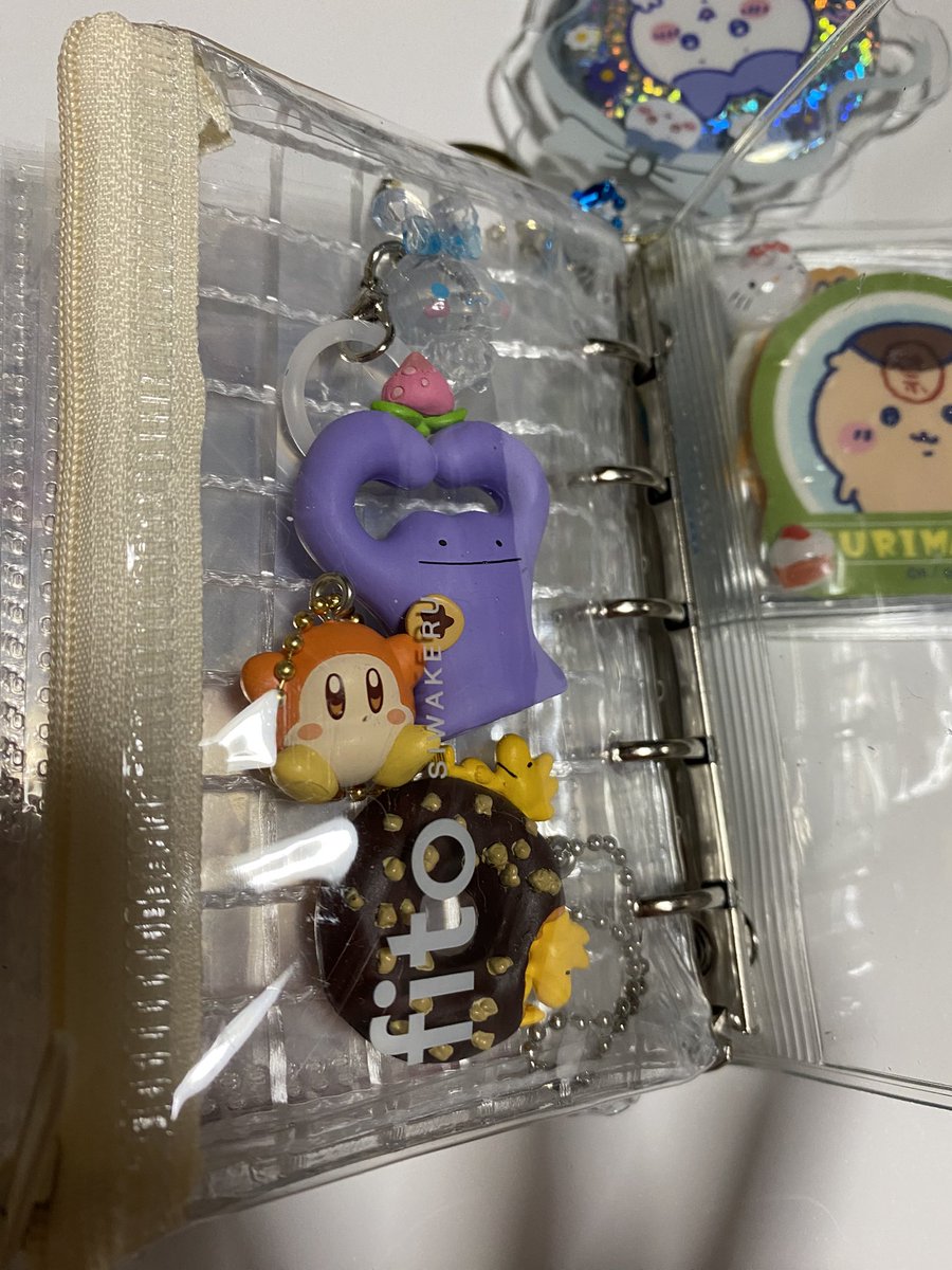 coco18675's tweet photo. シール帳を使ってガチャ詰め帳を作ってみたよ😊お気に入りのガチャをシール帳にいれるだけで可愛くなるよ😊セリアの透明ケース、キリ、シール帳を用意して作ってみてね💕︎ #シール帳 #ガチャ詰め帳 https://t.co/ZLiWWAePd8