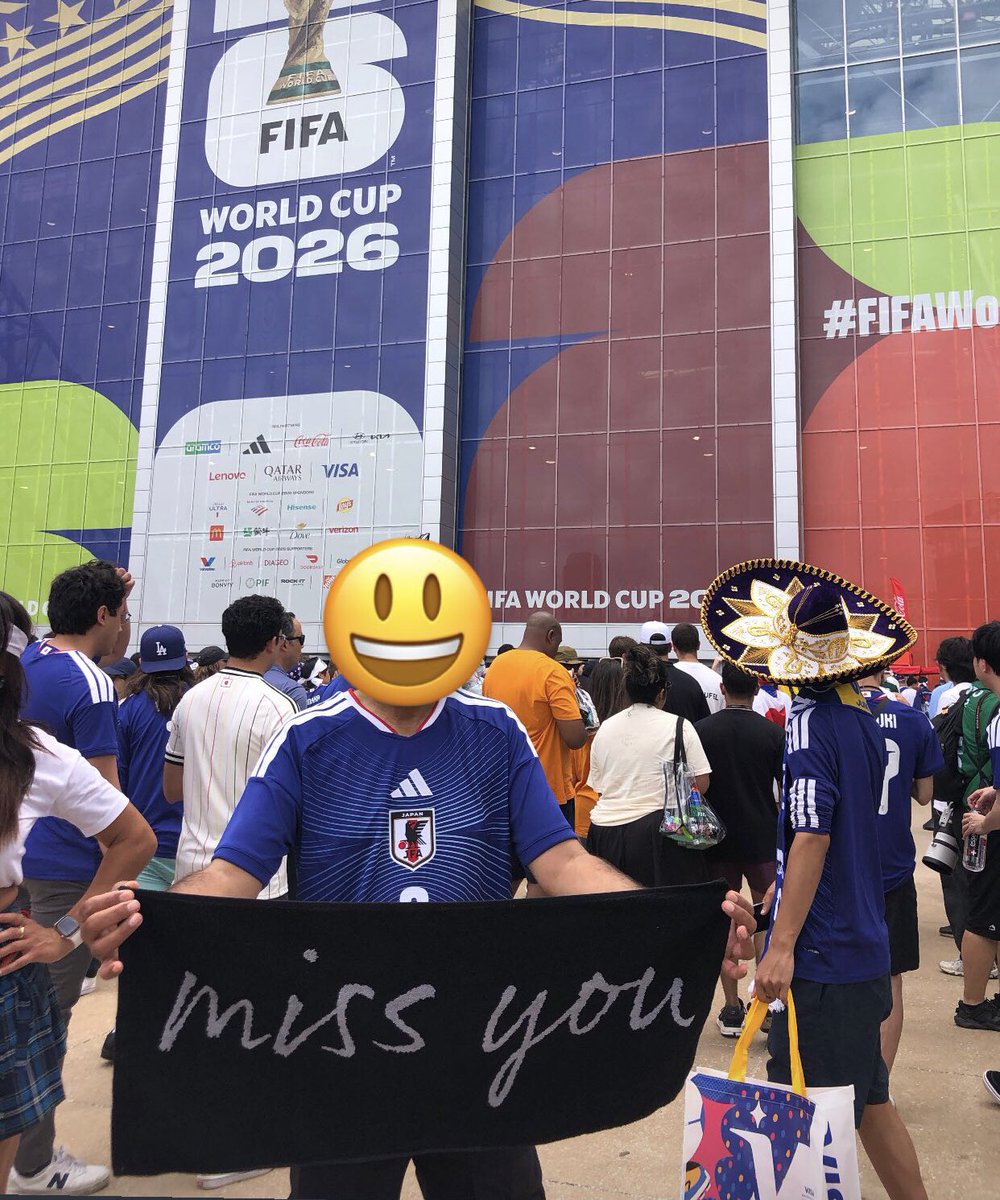 SFmrchildren's tweet photo. At the game 
Amazing atmosphere 
#FIFAワールドカップ
#最高の景色を #サッカー日本代表
#mrchildren
#ミスチル
#ウカスカジー https://t.co/SJ9DPaex4A
