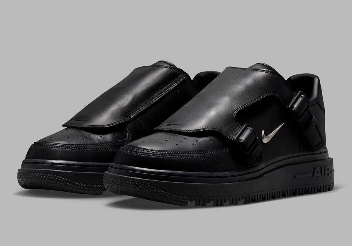 SneakerNews's tweet photo. Nike delivers leather straps and rugged soles with the Air Force 1 Low Luxe 🤘 
🗓️ Dropping Fall 2026

More info >> https://t.co/qM0Wnq78V5 https://t.co/0ZDuD78IaR