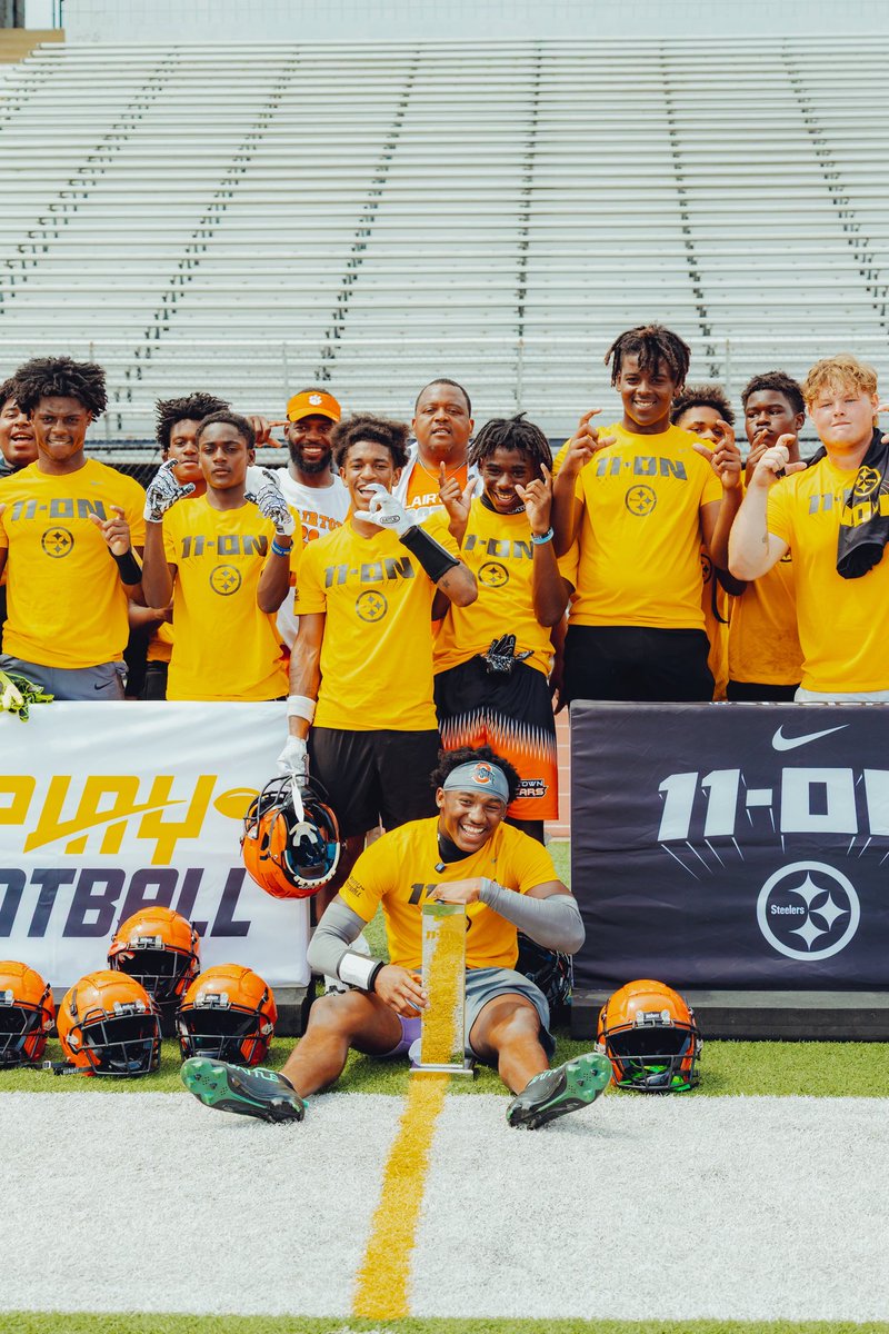 Cover3_ATH's tweet photo. 2026 Steelers Nike 11-ON 7-on-7 Tournament Championship: This afternoon, Clairton won its second consecutive Steelers Nike 11-ON 7-on-7 Title after defeating Bishop Canevin in the Championship Game. 📸🏈
#football #pittsburgh #clairton #bears #7on7 https://t.co/FMtxxc4XUP