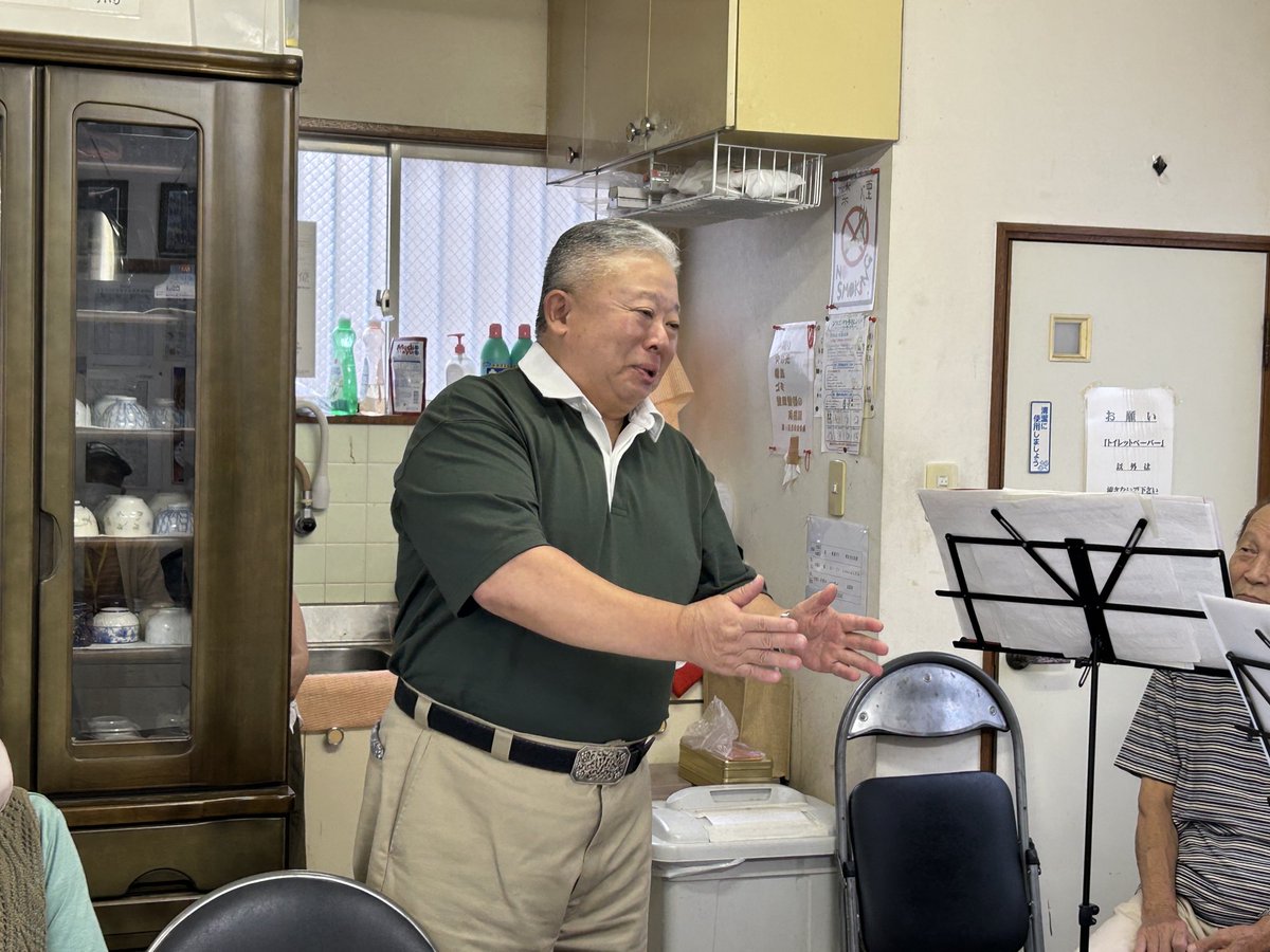 morihakuei's tweet photo. 25日コミュニティカフェ浜千鳥を開催しました。社会福祉協議会の体操、ＧＧ5のハモニカ演奏で歌いました。雨模様の中楽しい時間を過ごしました。伽羅橋駅のエレベーター設置決定の話もさせてもらいました。#コミュニティカフェ #伽羅橋駅エレベーター #バリアフリー #フレイル予防 #高齢者福祉サービス https://t.co/mVcvS6FvYl