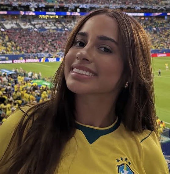 choquei's tweet photo. 🚨VEJA: Seguidores entram distância entre Loma e as gêmeas Mirella e Mariely nos EUA. https://t.co/XjINZOzv3I
