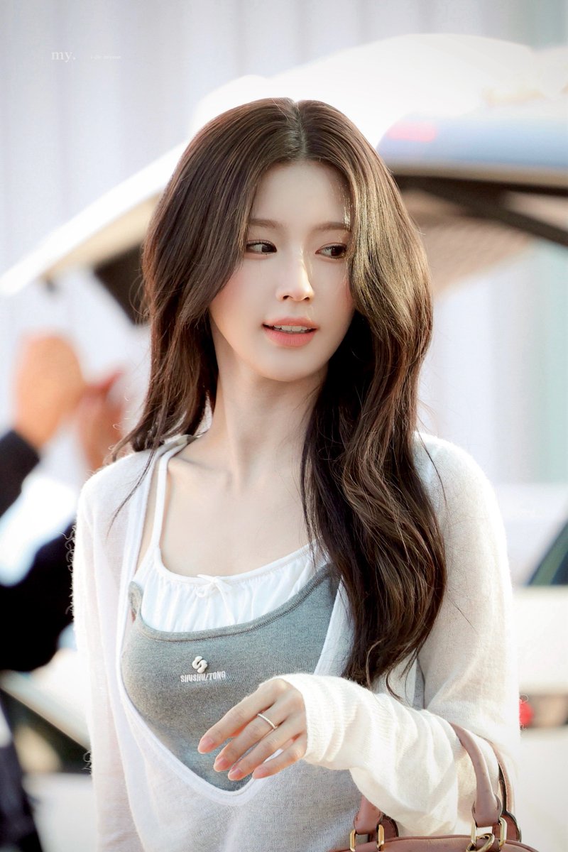 jjangmiyeon's tweet photo. HELLO GORGEOUS https://t.co/TgmMKKJt0c