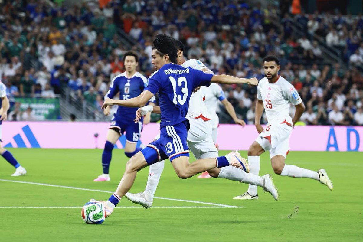 bluff_jjj's tweet photo. 中村敬斗ソックス変えたし点決めれる⚽️ https://t.co/iQLNlFeuMU