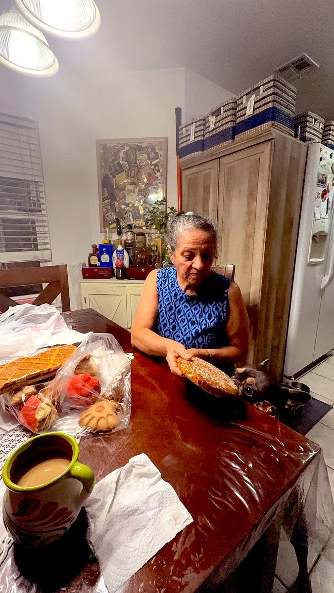 the00Beard's tweet photo. Stopped by the Salvadorean bakery and got mom some goodies. #Peperecha #Semita #quesadillas Salvadorean style. IYKYK https://t.co/H7cJJAc6vX