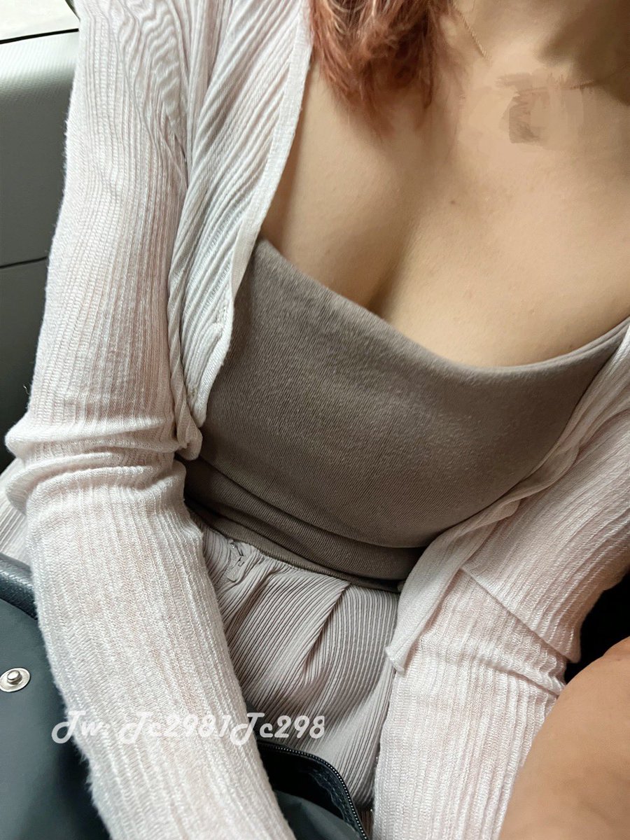 Tc2981Tc298's tweet photo. TGIF….❤️
今日outfit會唔會太低？
但係我又有少少想俾人𥄫下喎😜
真係心理唔平衡💁🏻‍♀️💁🏻‍♀️ https://t.co/aRSE2P2dgs