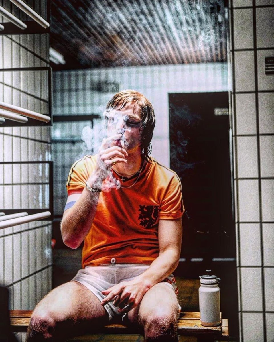Noitedecopa's tweet photo. “A bola de ouro? Uma reunião de jornalistas e pessoas que votam em seus amigos! ”  

- Johan Cruyff https://t.co/FFpLDH2y4s