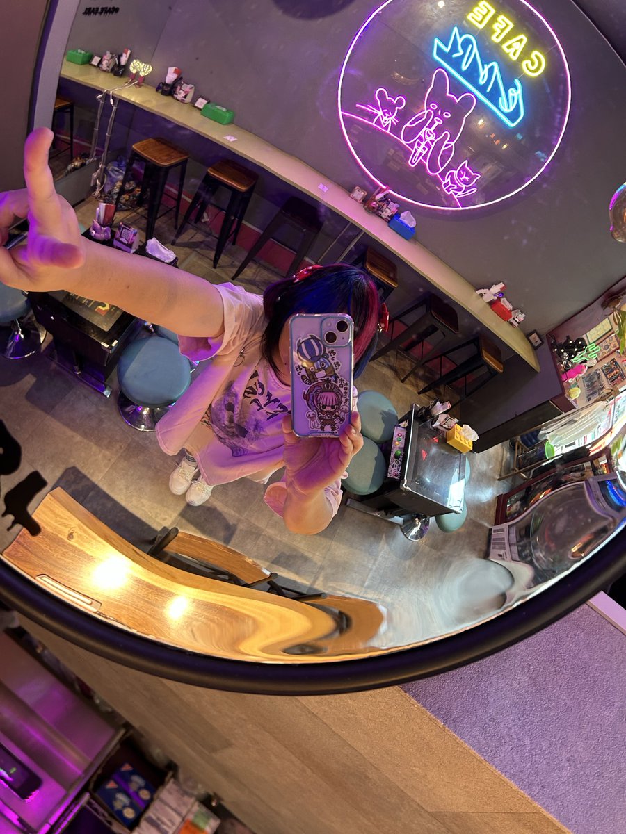 aza__mamire's tweet photo. 8月にCafeEARLさんにて初めての個展をやります🍄もうすぐフライヤーが出来るので、詳細は明日にでも出しますね✨
カスタムカップケーキや、あざイメージシェイク、クリームソーダなどコラボメニューも考えてます！
物販も有ります！！アクセも販売
#個展 #イラストレーター #ハンドメイドクリエイター https://t.co/ZD6PChBG9D