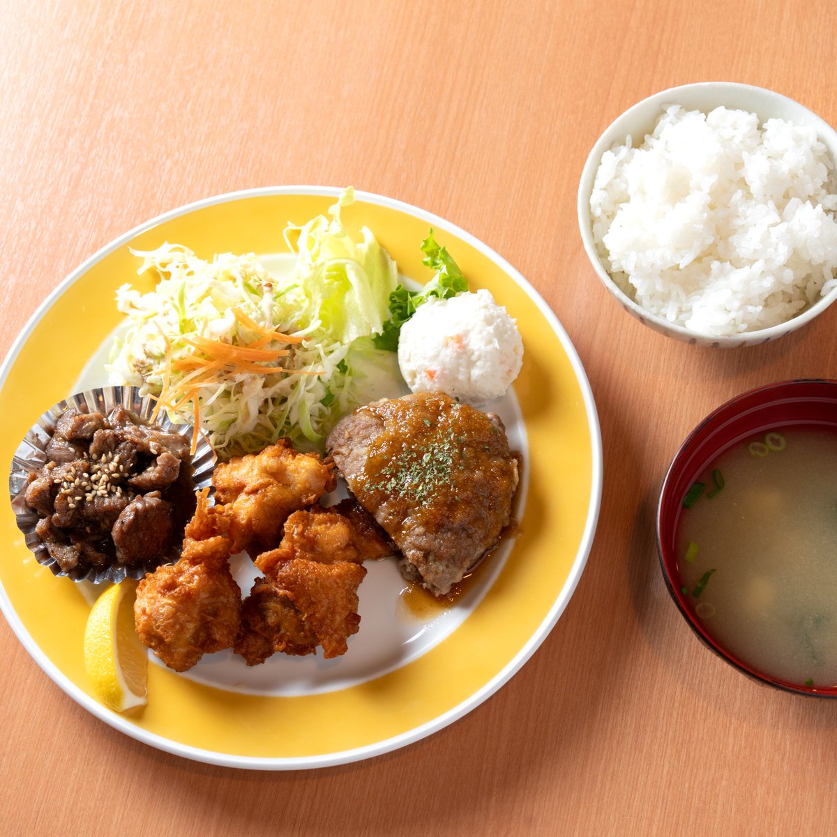 hrt_astramline's tweet photo. おはようございアス☔
アストラムライン沿線マガジンVol.32の掲載スポットを紹介するよ✨

👉緑井食堂 オレンジハウス

柔らかな食感のハンバーグが名物　長きに渡り愛される町の洋食店 https://t.co/jMnUlSLS7j