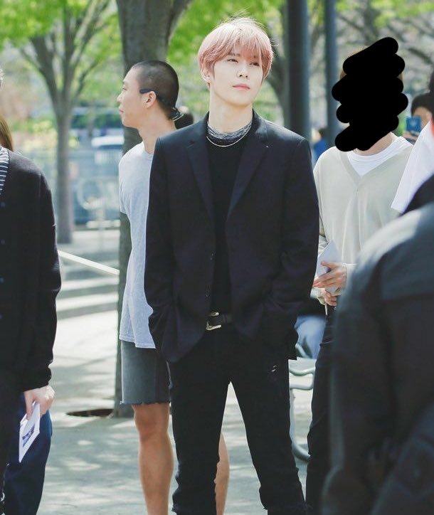 Wi947321's tweet photo. @cinnamonqueennn he was around before you even start liking nct https://t.co/urDN2OyDEq