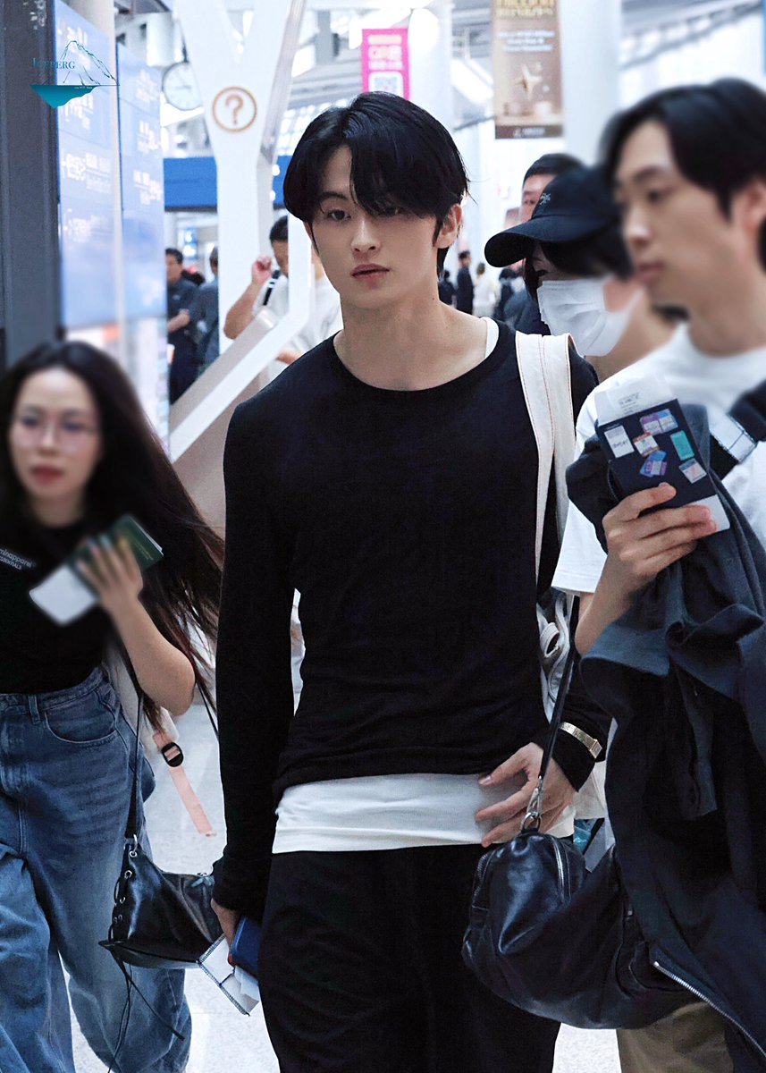 iceberg4mark's tweet photo. 260626 ICN

#마크 #MARK https://t.co/GapcJfXepZ