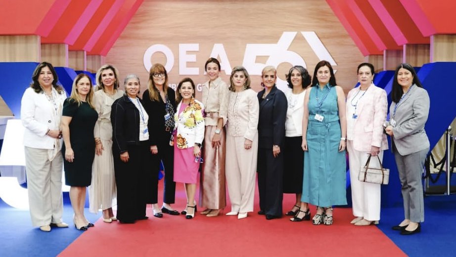 alexsolc's tweet photo. Concluyo las Presidencias del @CP_OEA y de la Comisión General, con orgullo y gratitud con todas las delegaciones, con la Secretaría General y con mi equipo, por el trabajo conjunto. 

Cerramos la Asamblea General en Panamá, con un rotundo éxito en los procesos de negociación 🇨🇷 https://t.co/Dx9vsaZHWa