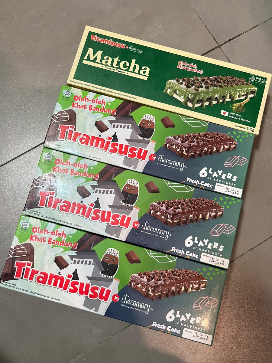 punyaatisya's tweet photo. aku ada stock tiramisusu baru banget beli hari ini, niatnya buat oleh2 tapi gajadi berangkatt jd mau jual murah ajaa ori 88/pcs matcha 95/pcs.
stocknya ori 3 matcha 1, ongkir tanggung masing2 yaaah  dn me pleasee

loc: cipete, jaksel https://t.co/PMjcCm0K1v