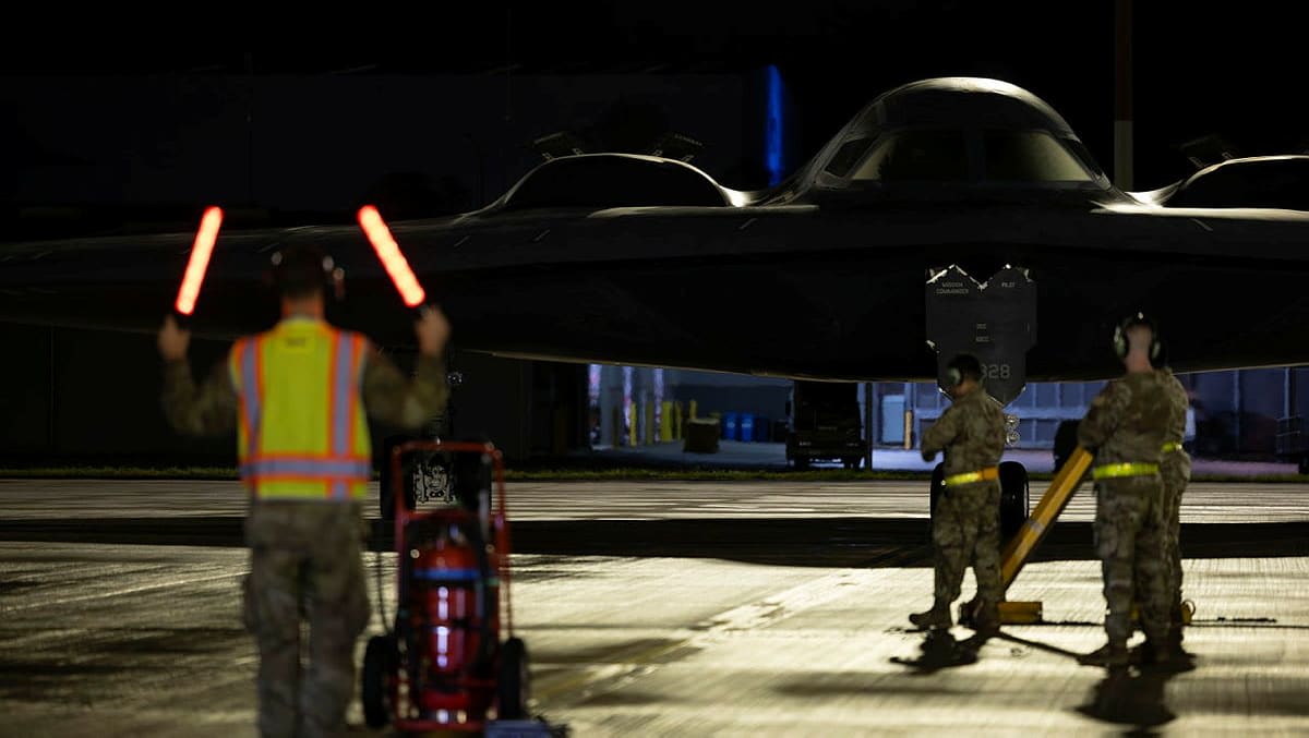 ausaviation's tweet photo. RAAF Air Warfare Instructor Course personnel have trained alongside US Air Force B-2 Spirit stealth bombers as part of Exercise Diamond Storm. #aviation #aerospace
https://t.co/K0AFfOzQDu https://t.co/IdrqmGcIX3