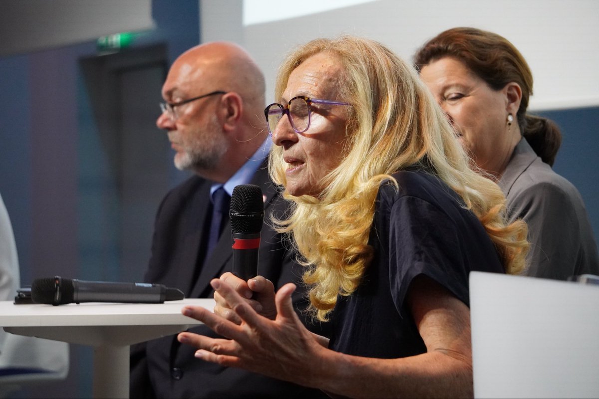 StTRAVERT's tweet photo. Se rassembler autour des valeurs qui fondent la République. Des idées, des solutions et des propositions pour le progrès et l’avenir de nos enfants. C’est l’ambition portée par @Elisabeth_Borne avec le lancement de @batissonsens 🇫🇷 https://t.co/UDPrAWMNlS