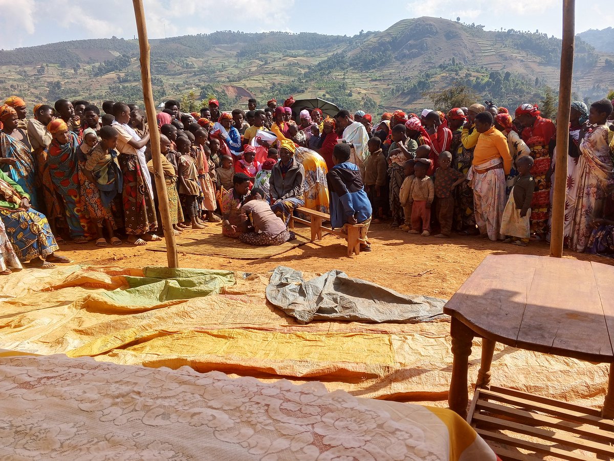 KayanzaCommune's tweet photo. Le 25 juin 2026 à Kayanza, les femmes Nawe Nuze de Rwegura ont célébré 10 ans d’émancipation économique et sociale qui leur ont permis de réduire la pauvreté et de contribuer au développement familial, avec le soutien de GLID et CARE dans le cadre du projet Mukenyezi Urashoboye. https://t.co/Y9VbxXynS7