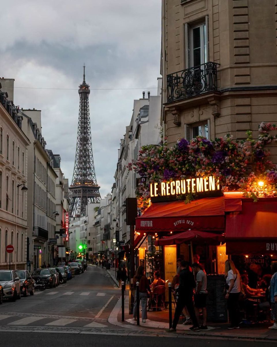 SeascapeNature's tweet photo. Paris, France 🇫🇷 https://t.co/adrxWsSNfq