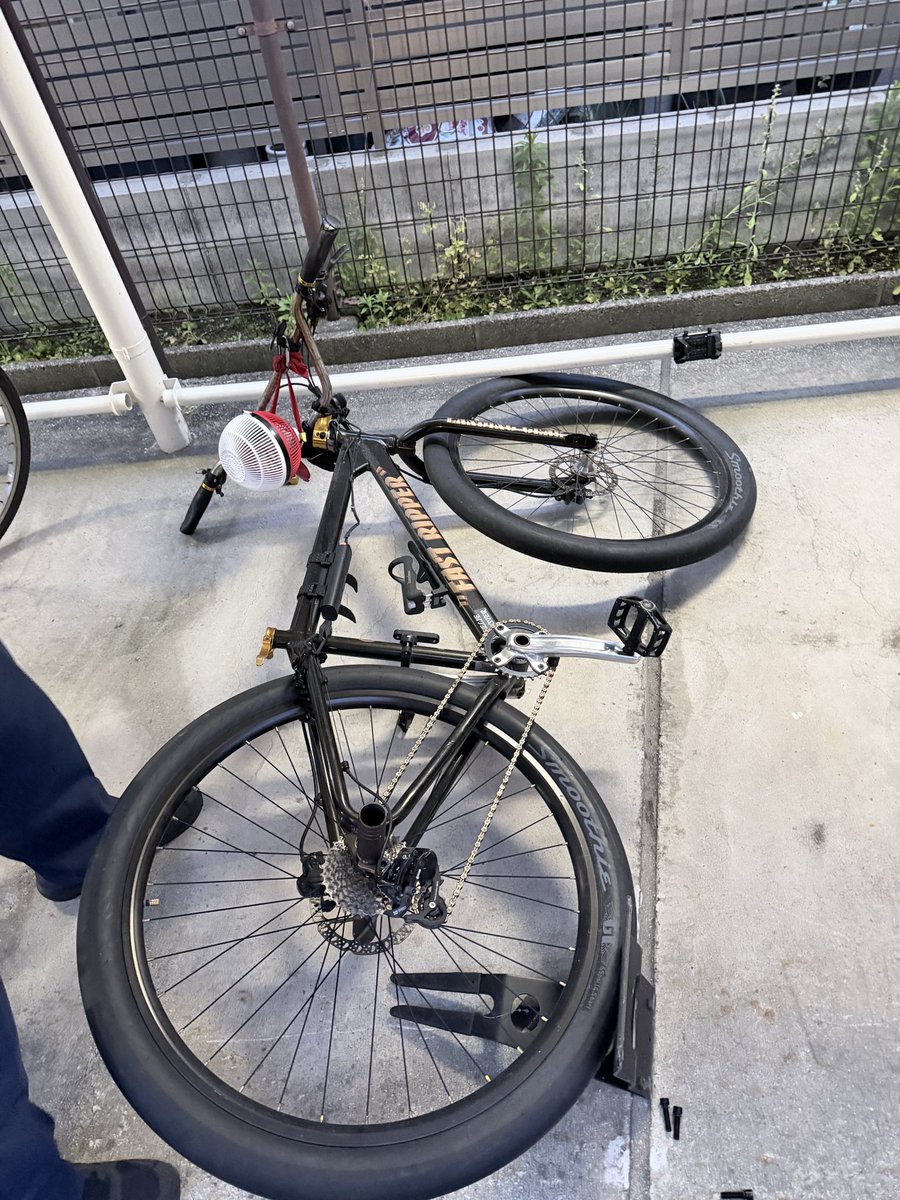 Fxsb_61's tweet photo. 自転車盗まれた！
※SE BIKES(エスイーバイクス)
   FAST RIPPER 29(ファストリッパー29) タイヤはカスタムしてあります(WTR シックスリック29インチ×2.1)です。 https://t.co/pSAwzQHs1A