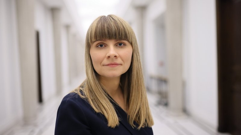 Kawior_Prawa's tweet photo. Dziś dzień gruzowania tej idiotki.
Dzieci w całej Polsce, dostaną lody, za dobre wyniki w nauce i świadectwa z czerwonym paskiem. https://t.co/gpOdTx1CWa