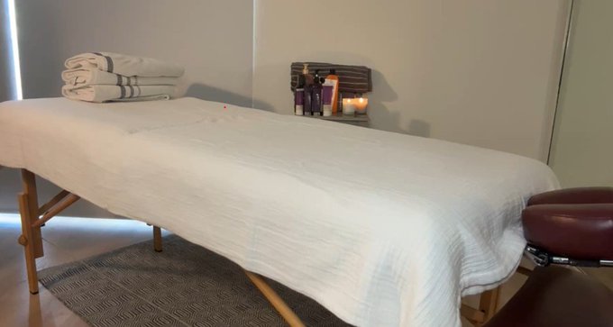 JimKits - 2 pic. Getting ready to RELAX...fully... see full massage session on https://t.co/Euc7IkuWdE https://t.co/7S0XsBs95P