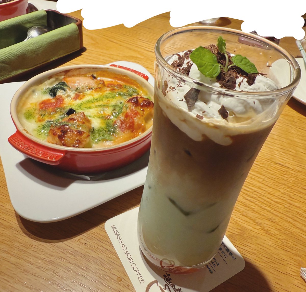 honami_333's tweet photo. スイスから来ている叔母さんと予定してたお店が予約で満席だったので（ノープランすぎた）、パッと思いついたむさしの森珈琲に行ったらチョコミントあって大幸
ビターで美味しかった〜☕️🌱
#マスターチョコミン党部 https://t.co/6pOdg93IYL