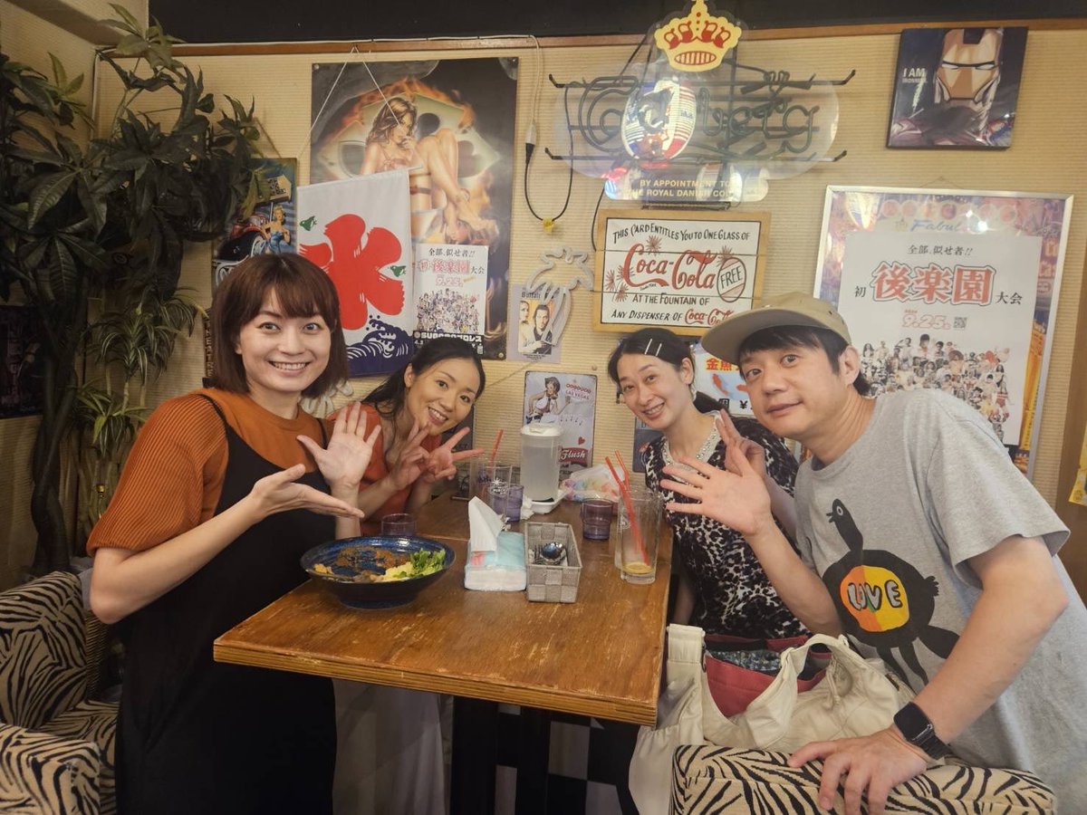 ORIE79104980's tweet photo. 三軒茶屋にある「マキオカリー」にプリマ・リエさん🩰と桜花ちゃん🌸と小出あかりちゃん🔮と食べに行きました🍛✨
　めちゃくちゃ美味しかったです🤤販売されていた缶バッチも可愛かったです😍
　槙尾さんもステテコさんも可愛いスタッフの皆様もありがとうございましたm(__)m✨
#マキオカリー https://t.co/e9mu3l0u6X