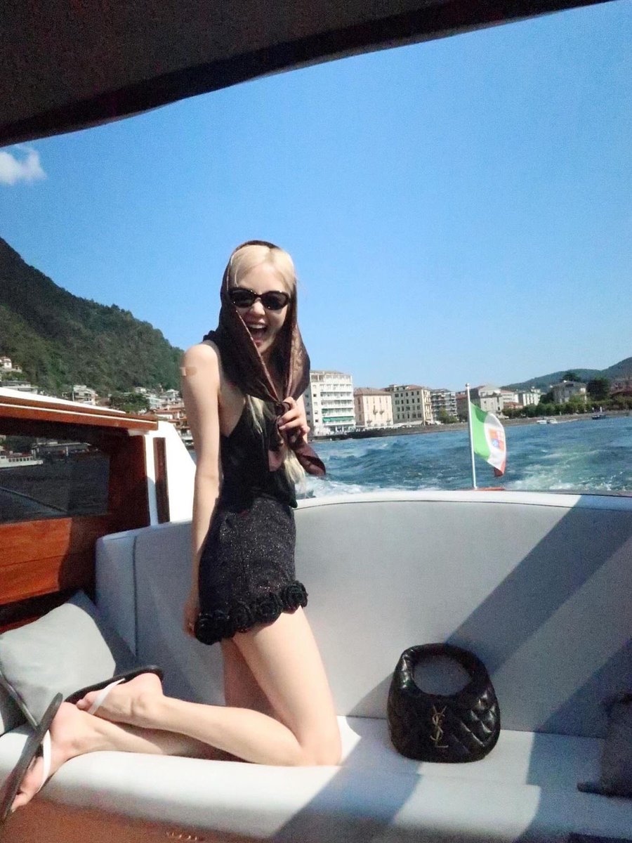 almoureaj's tweet photo. Spending a free time in lake como with family 

> jaehyun &amp; his cousin 
> rosé &amp; her sister https://t.co/P6XVahjp8J