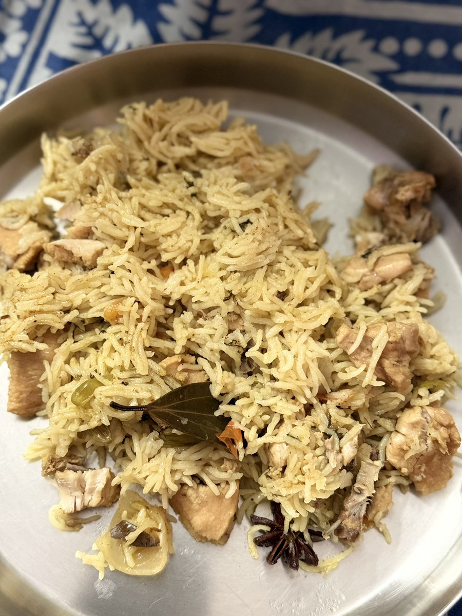 RISK_AJAY's tweet photo. Chicken Cooker pulav 👀👀
#BrunchTime 🙌 https://t.co/30omVt3yyp