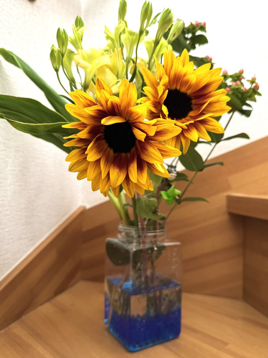 Yu_riHyoR's tweet photo. 道の駅とかで出会ったお花🫰

フリーダムに活けてます😉 https://t.co/cmgRe0C01v