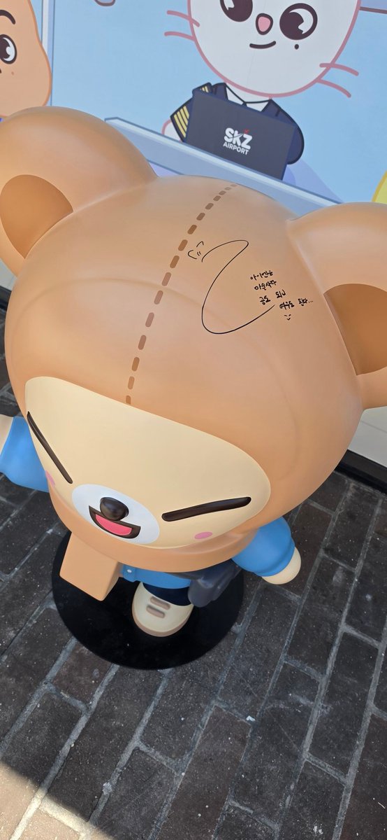 Yunhoji25's tweet photo. SKZOO everywhere all around the world pop-up in LA
#StrayKids #SKZOO
#SKZOO_EVERYWHERE_ALL_AROUND_THE_WORLD_in_LosAngeles_POPUP
#MERCHTRAFFIC
#SKZ_POPUP https://t.co/fdeVgOuTpa