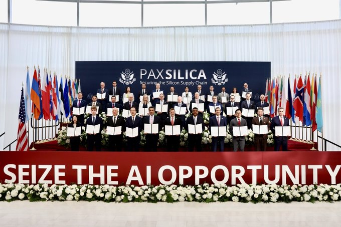 airnewsalerts's tweet photo. 35 nations including India, sign US-led initiative to build trusted and resilient supply chains to power artificial intelligence (AI) technologies at the second Pax Silica Summit in Washington.

#PaxSilicaSummit  #India   #Washington  #ArtificialIntelligence https://t.co/TvYMXwiTkO