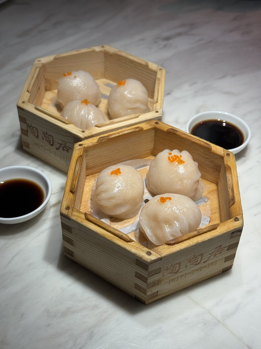 mvsteo's tweet photo. รวมรีวิวของกินในเซี่ยงไฮ้ ร้านไหนควรซ้ำร้านไหนครั้งเดียวพอ
1. Taotaoju ร้านอาหารจีนที่มีติ่มซำฮะเก๋ากุ้งแป้งบางสุดแซ่บ ที่ชอบมากสุดคือติ่มซ้ำม้วนแดงๆคล้ายๆก๋วยเตี๋ยวหลอด อร่อยทุกอย่างสมน้ำสมเนื้อ เต้าหู้ทอดเป็นอะไรที่กรอบนอกนุ่มในกินแล้วละลายในปากไปเลย ควรค่าแก่การซ้ำ https://t.co/mB0HCskyBI