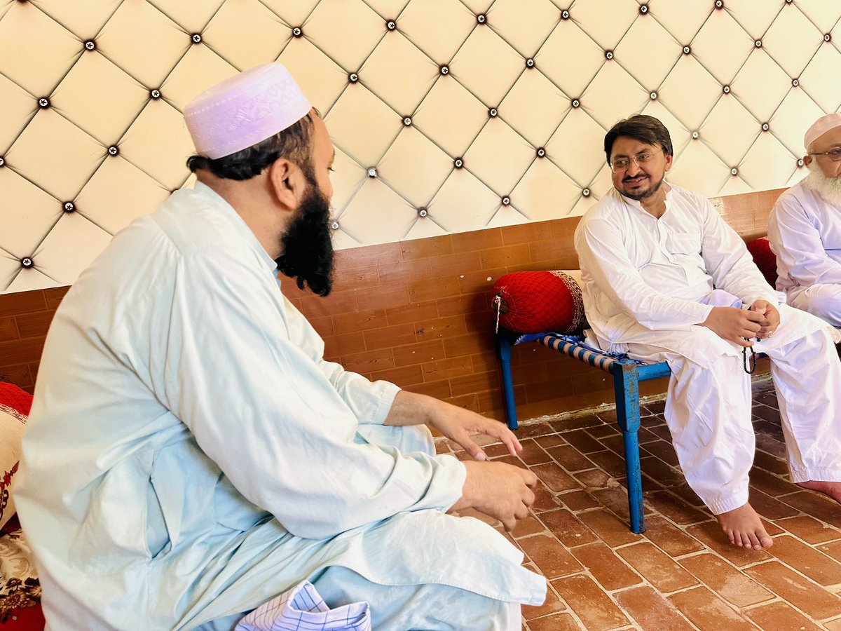 AsifullahMwt's tweet photo. جمعیت طلباء اسلام کے سابقہ مرکزی جنرل سیکرٹری آصف اللہ مروت ایڈووکیٹ کا جمعیت علماء اسلام ضلع لکی مروت کے سرپرست اعلیٰ شیخ الحدیث مولانا عبدالرحیم سے والدہ ماجدہ کی وفات پر اظہار تعزیت و دعائے مغفرت ؛
اللہ تعالی مرحومہ کی مغفرت کاملہ و پسماندگان کو صبر جمیل نصیب فرمائے آمین https://t.co/dvC6wYz6U4