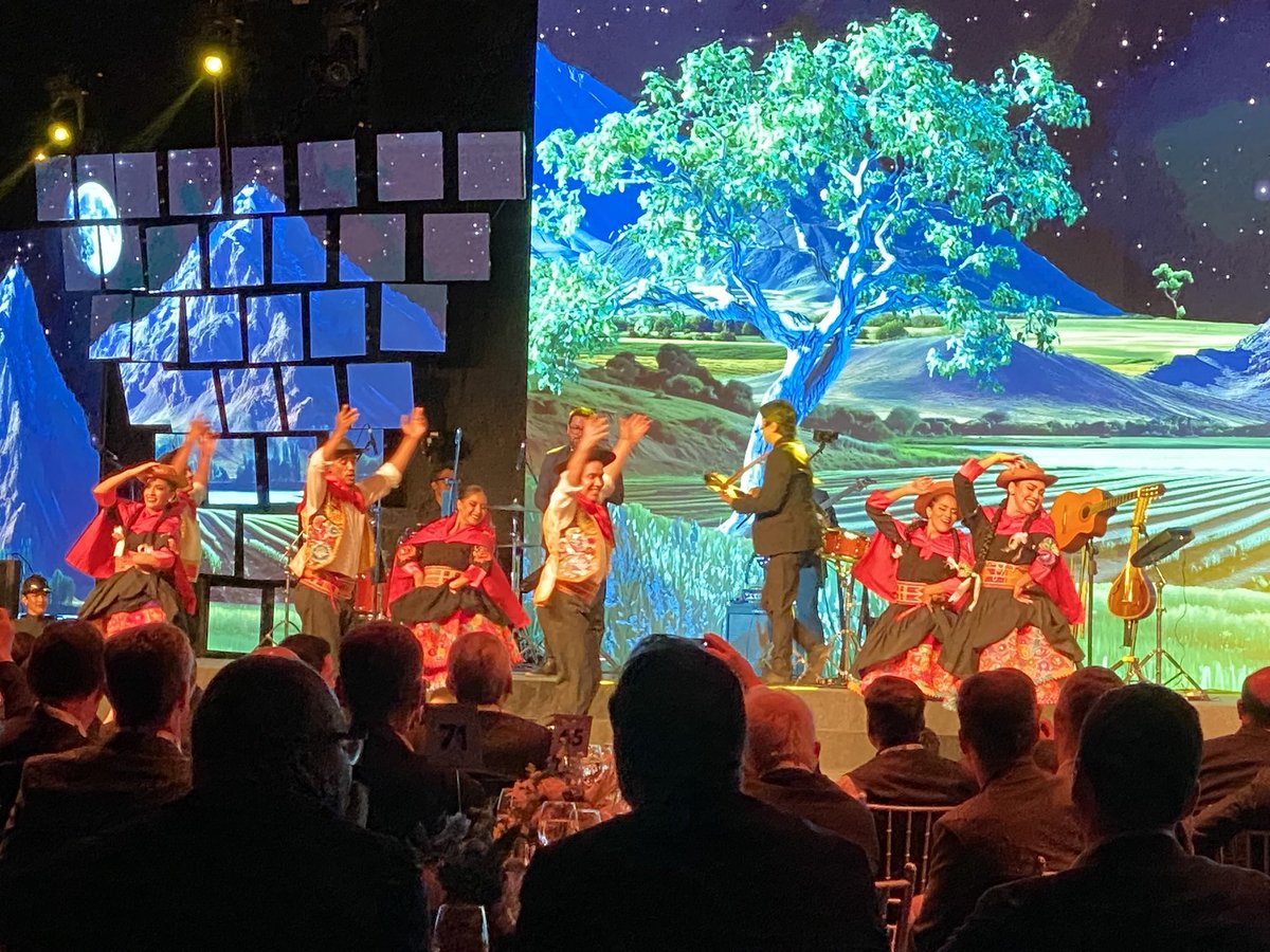 Enrique_JEGA's tweet photo. La Cena de Gala del #WMC2026 reafirmó que las mejores alianzas nacen del diálogo, la confianza y una visión compartida. #EGArbulu #Prahersa https://t.co/HSbzQO4bXE