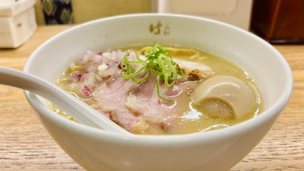 kadode_0527's tweet photo. 二日酔いにはラーメンだ https://t.co/8PQgw9asBr