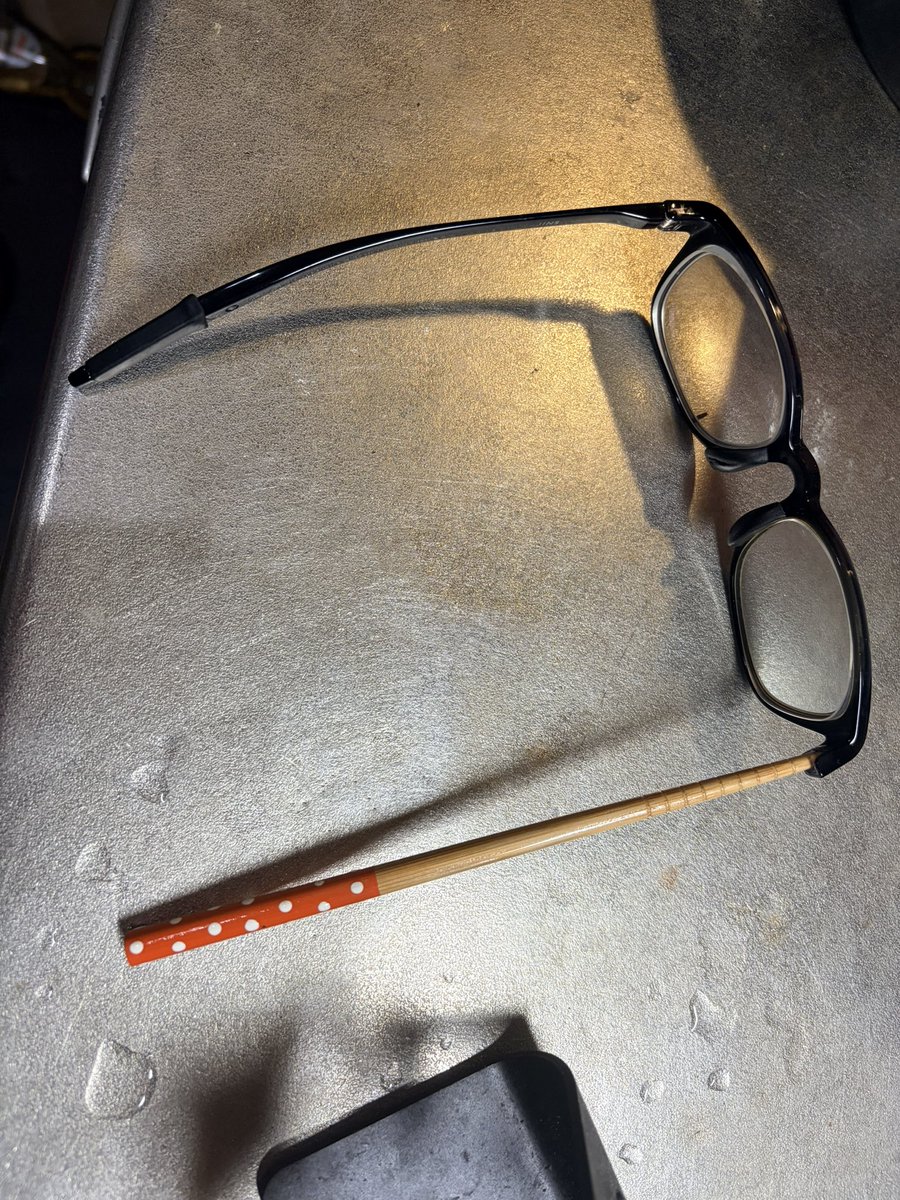 KDsaaann's tweet photo. メガネ壊れた👓
今日はこれで乗り切る https://t.co/VWqIFjaHug