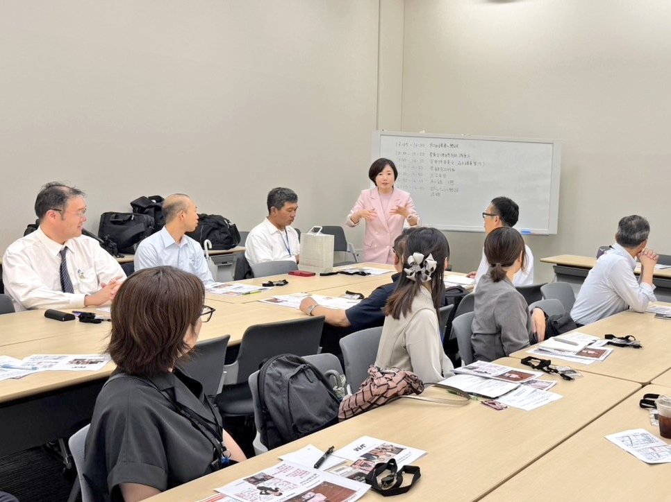 murata_kyonkyon's tweet photo. 【国会見学】
JAM山陽・兵庫西地協の皆さん📣

・通勤手当に社会保険料がかかる問題
・補助金を利用するための条件が賃上げを妨げてる！？
・生理休暇を有給休暇に
・中国やインドに負けない鉄鋼業であり続けるために

等、意見交換。

私が取り組んできた食事補助の非課税限度額引き上げにより、会社からの補助が増えました！という嬉しい報告もありました。