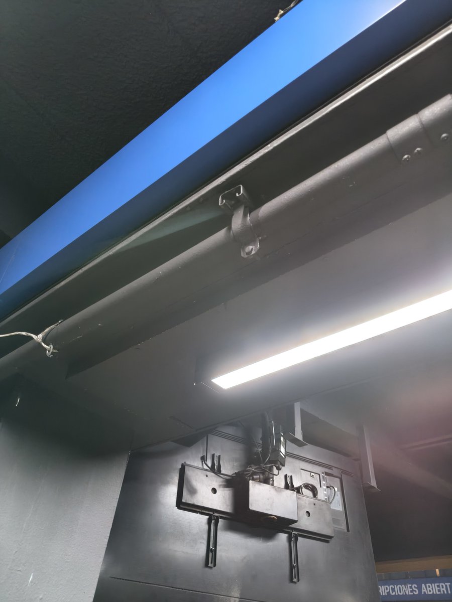 Erickfcdcr's tweet photo. Aquí tu metro remodelado, con parches "estéticos" y los mismos fallos de siempre, si no es que peor línea azul/dorada estación Ermita 
@ClaraBrugadaM https://t.co/9zoGz3D3TL