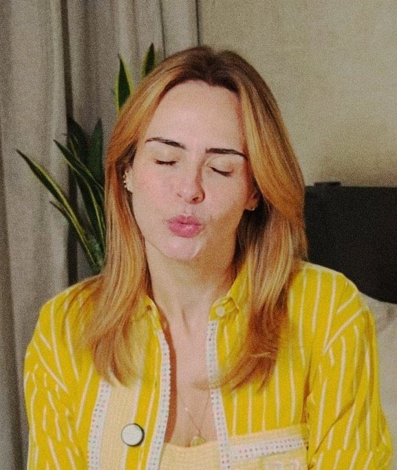 carnlt's tweet photo. ela de cabelo liso fica com 29 aninhos https://t.co/4x9x7jLqQu