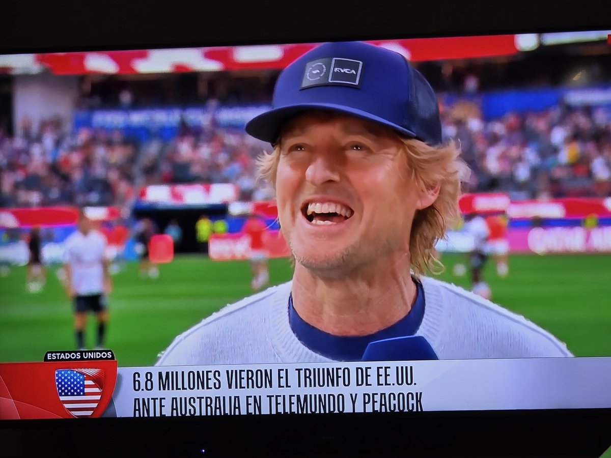 UrsulaBethManzo's tweet photo. Owen Wilson is watching on Telemundooou https://t.co/T5CXqgee1T