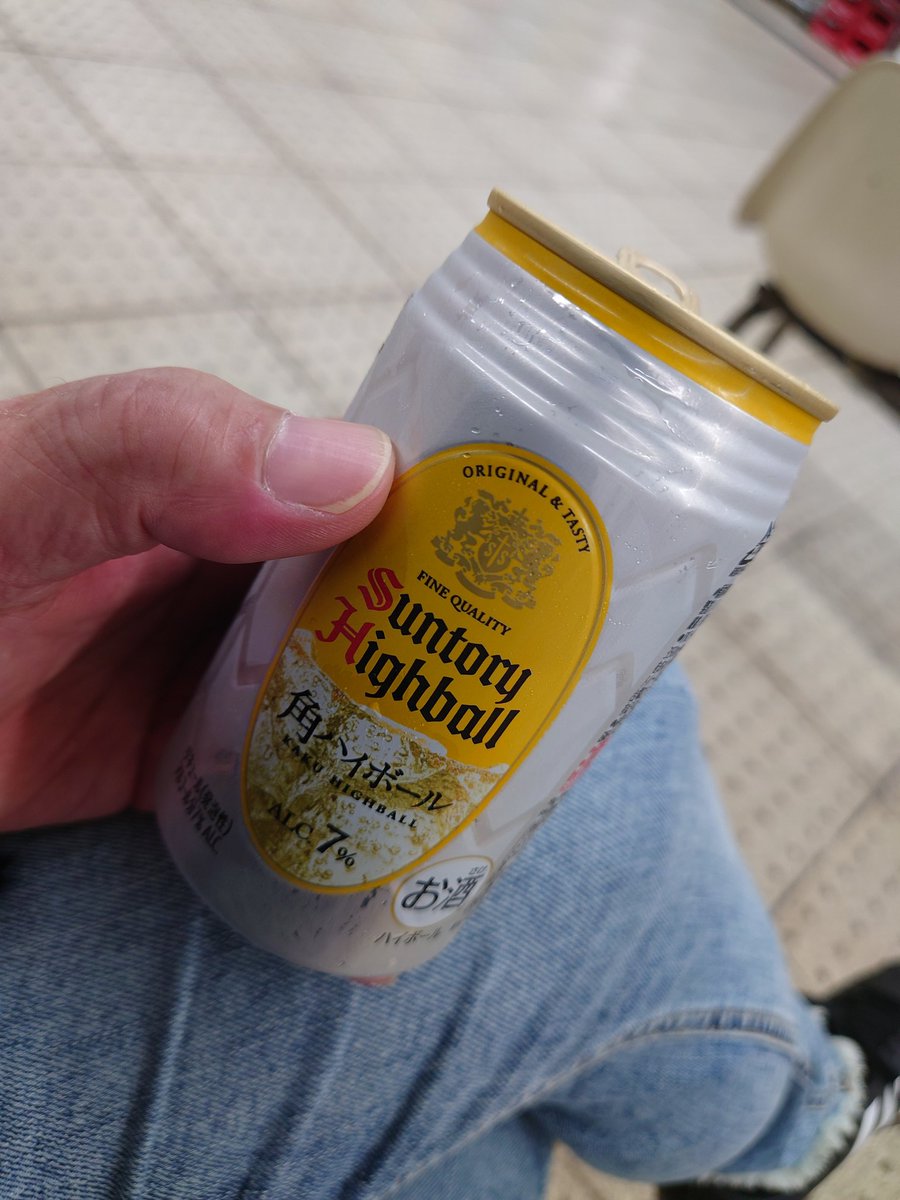 Lenka_vg's tweet photo. 今日は運転しないから飲むぞ😋
そういえば最近平日は家に帰ってからはお酒は飲まずにお水を飲んでおります😅
更にはノンアルコールビールに慣れようと練習しています😔 https://t.co/seLAQvQSfk