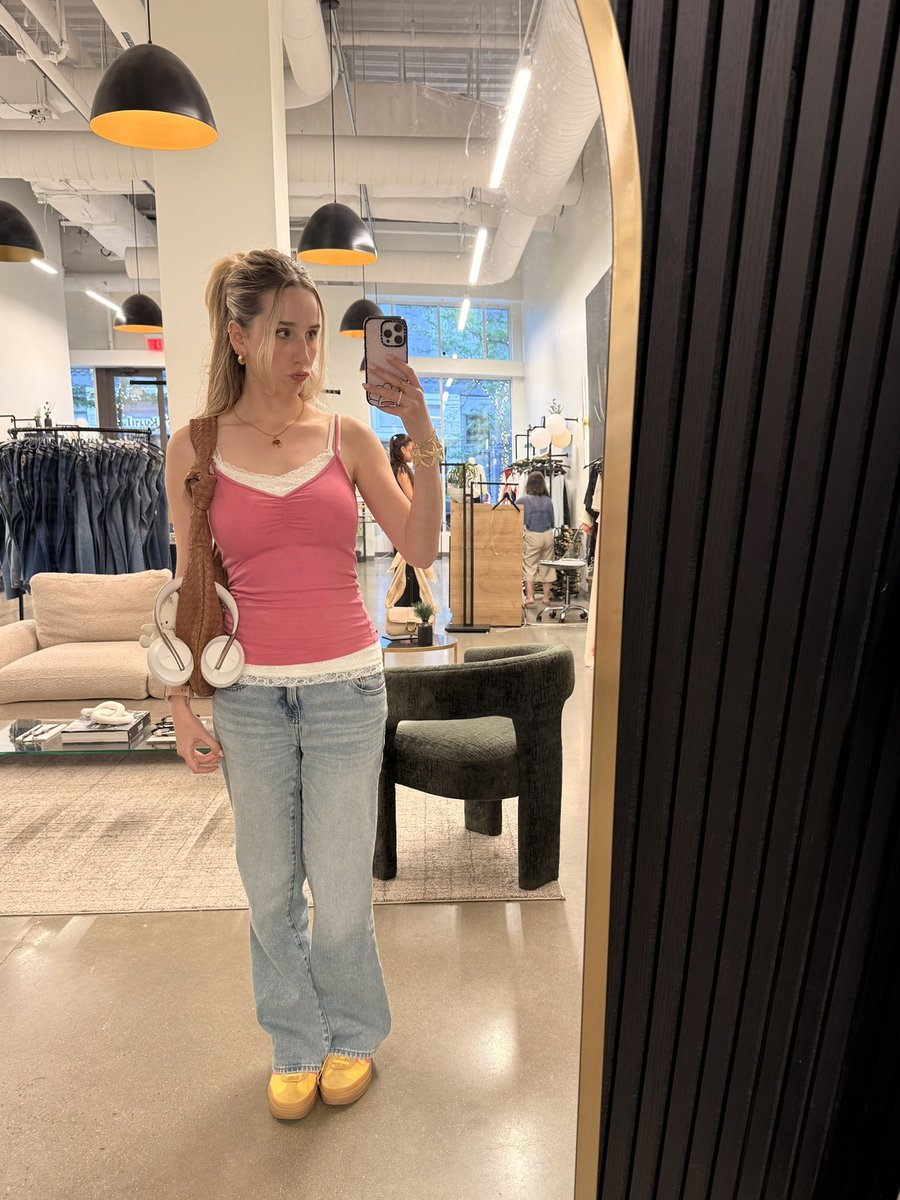spikeloid's tweet photo. Today i’m dressed like how my child self imagined a hot girl would look https://t.co/vERNu6SLSU