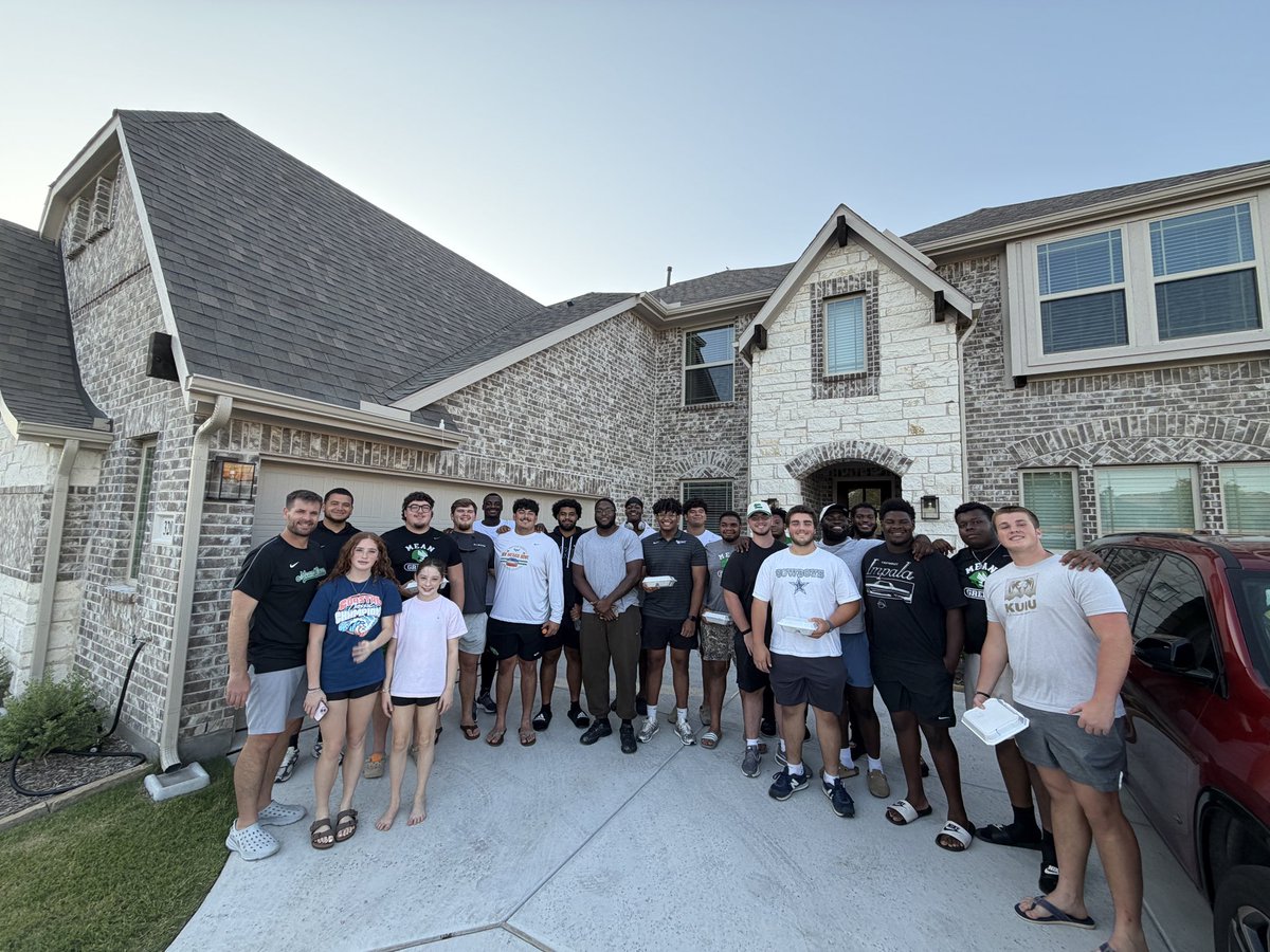 OLCoachMattox's tweet photo. Always a great time when the big boys come over!!  🦅🏈 #GMG https://t.co/32JNVGDklC