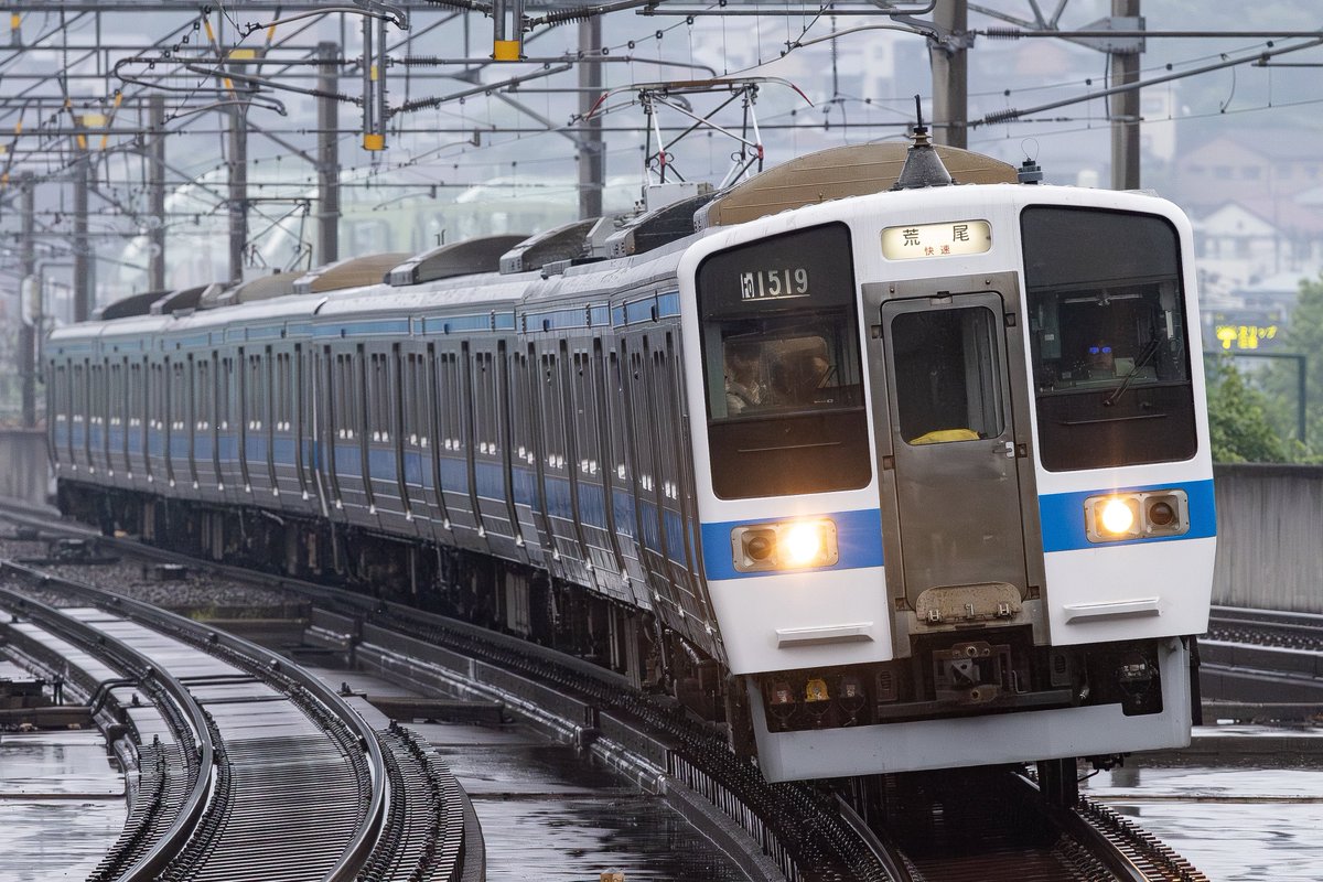 acid7509's tweet photo. 26/6/19 スペースワールド駅
4227M Vm3009+Vm3007+Vm3004
4229M Fo1519+Fo1517
4231M Rm605+Rm606+Rm106
3048M Ao5

夕方のスペワで久しぶりの撮影。
雨のなか高速でカーブを走っていく速達列車群、やっぱカッコいいですね。。。 https://t.co/oSmvTJKUZs