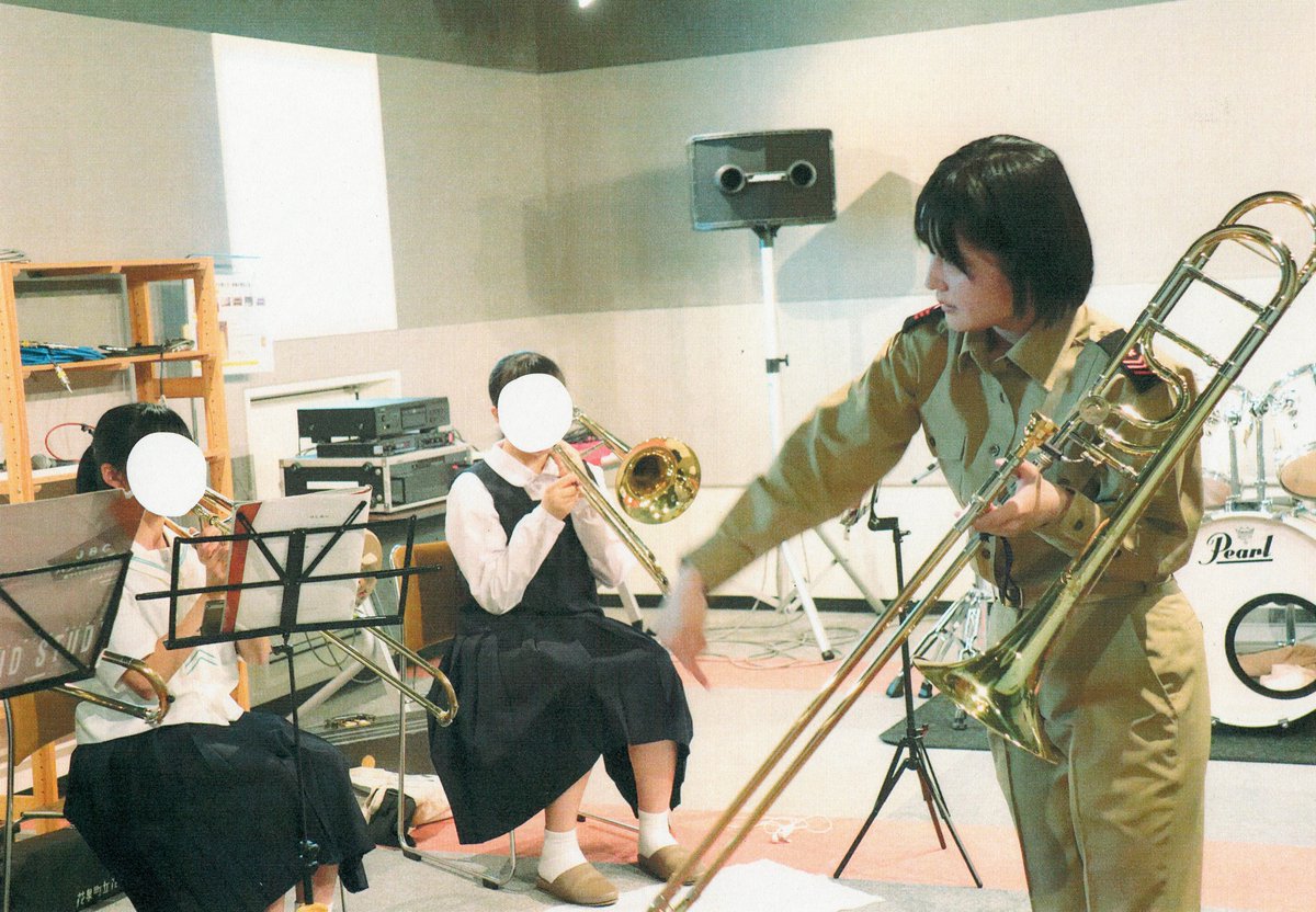 JMSDF_orh's tweet photo. 【一関市で初心者講習と演奏会】
#大湊音楽隊 は、6月6・7日、岩手県にある一関文化センターにおいて初心者講習会と演奏会を行いました！初心者講習会では、熱心な生徒たちの姿がとても印象的でした。また、演奏会ではたくさんの笑顔と温かい拍手をいただきました。ありがとうございました！ https://t.co/XquBaEkCAJ