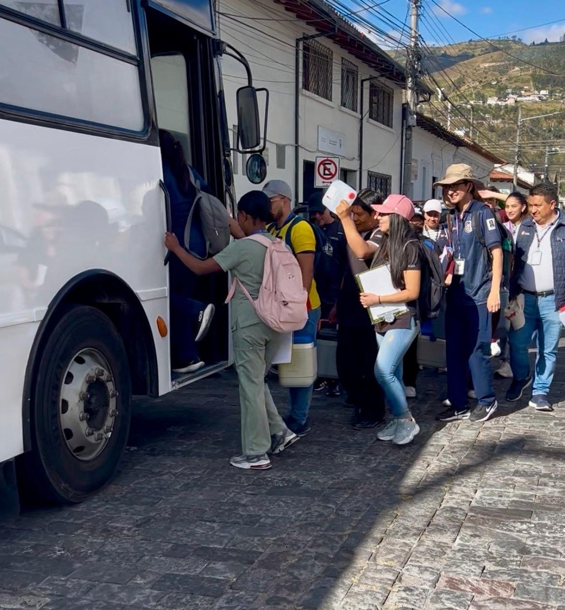 SaludImbabura's tweet photo. 📍#Ibarra | 💉Ante la alerta epidemiológica por casos de sarampión en países vecinos, el Ministerio de Salud Pública  se encuentra en territorio fortaleciendo las acciones de vacunación para proteger a la población. 
🔎 Verifica tu esquema de vacunación.
#Imbabura https://t.co/wrnFqg2q4n