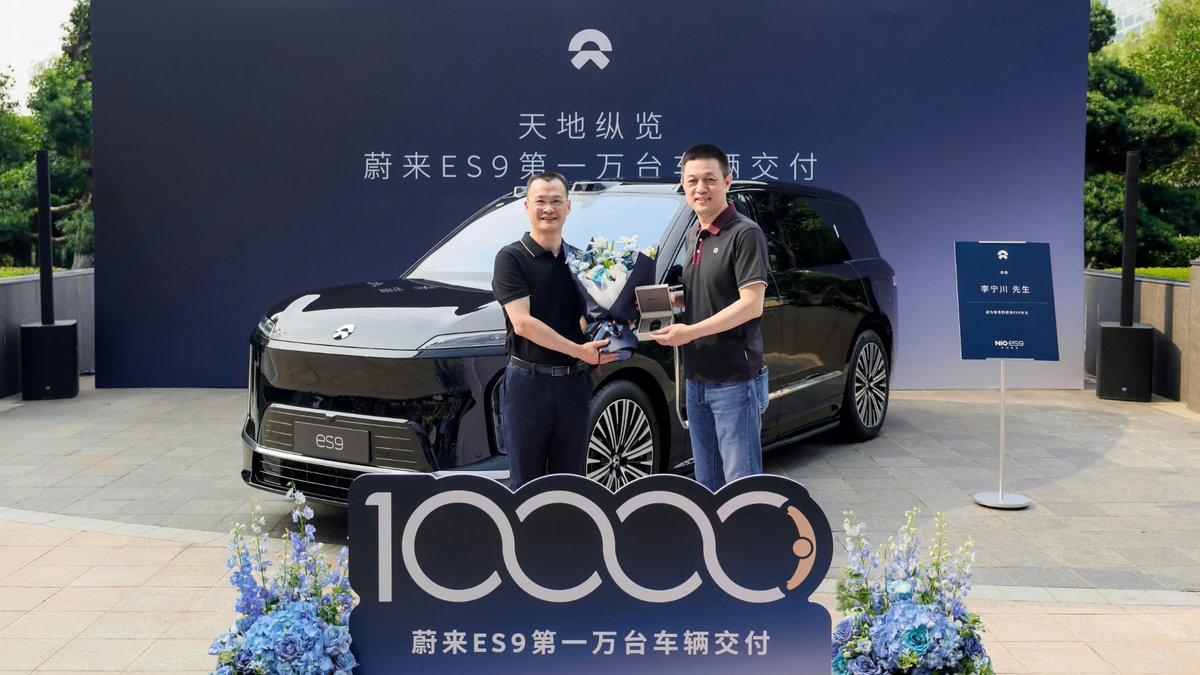 ArthurShen's tweet photo. $NIO has delivered its 10,000th ES9 in Hefei, Anhui today.

Just 30 days after its launch, the NIO ES9 has reached 10,000 deliveries, making it the fastest premium battery electric vehicle in the RMB 500,000 price segment to surpass the 10,000-delivery milestone.

#NIO #EV #ChinaEV #ElectricCar #ElectricVehicle #ES9 #ClearMotion